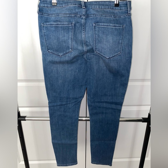 Old Navy High-Waisted Wow Super-Skinny Ankle Jeans - Picture 4 of 4
